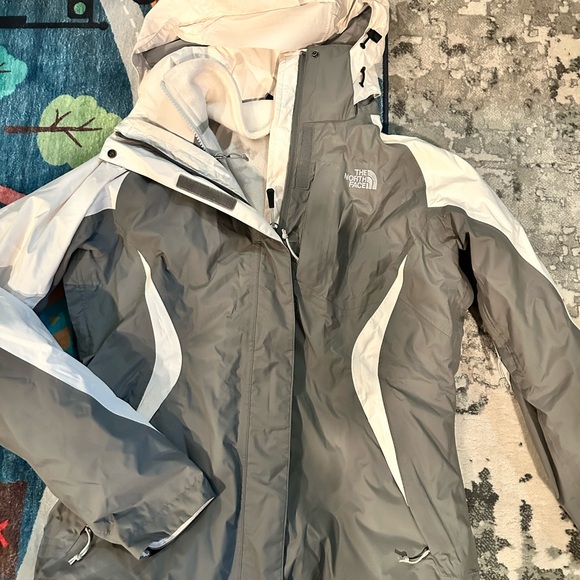 The North Face 2 in 1 Outdoor Jacket (SP) - Picture 3 of 5